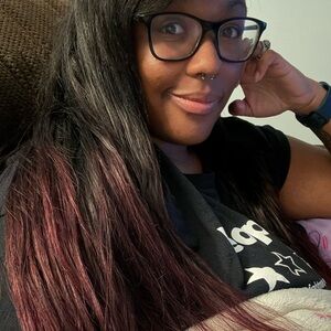 Meet your Posher, Joi